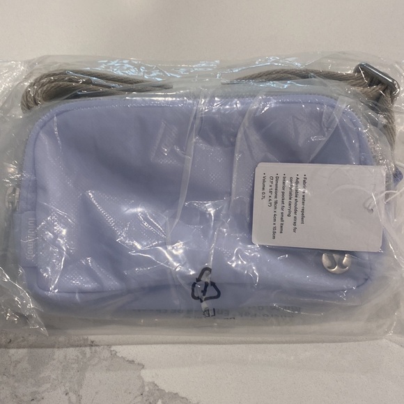 LULULEMON CROSSBODY CAMERA BAG IN PASTEL BLUE - Picture 2 of 3